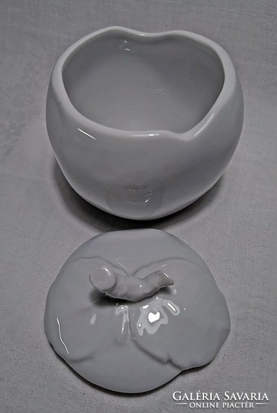 Porcelaine APILCO Deshouliéres France  Csont fehér dombor levél mintás fedeles cukortartó.