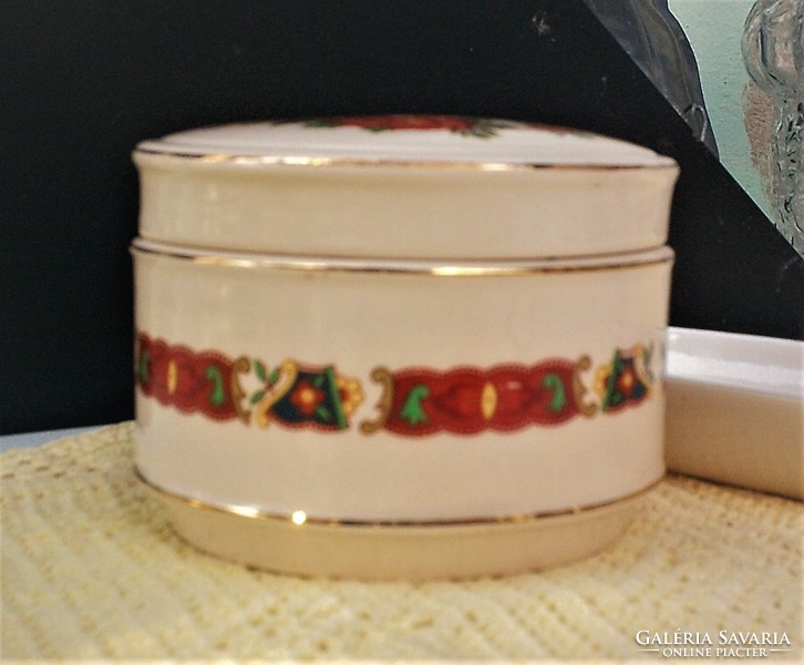 English-Hungarian 1: 1, bonbonier and ashtray with the same pattern