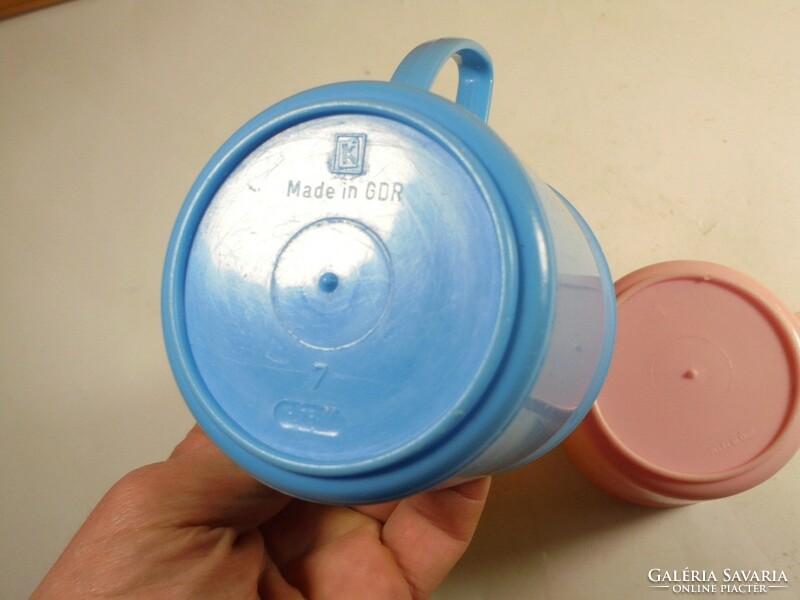 Retro régi színes műanyag fogmosó gyerek pohár DDR Keletnémet 1970-es évekből