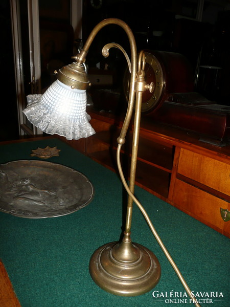 Állítható magasságú, antik, fodros üveg búrás szecessziós íróasztal lámpa / bank lámpa felújítva