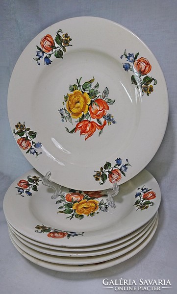6 beautiful deep plates with flowers in an off-white base color marked fs.