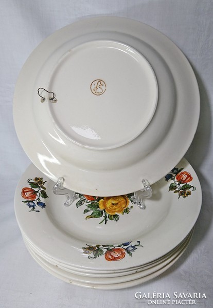 6 beautiful deep plates with flowers in an off-white base color marked fs.