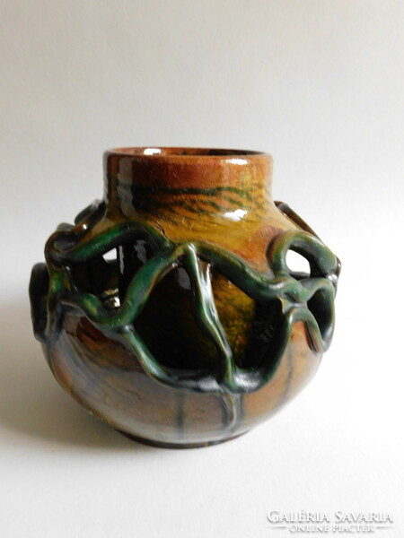 Pápai kata - ceramic vase of an industrial artist