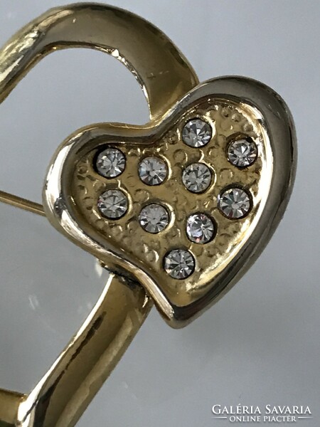 Heart-shaped gold-plated brooch with sparkling crystals, 4.5 x 3.5 cm
