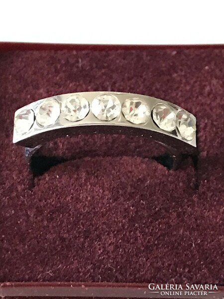Marked silver-plated ring with crystals, marked lbvyr