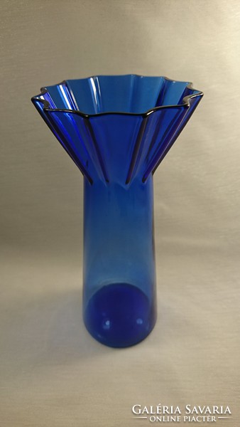 Szakított, kék üvegváza, 1900-as évek közepe tájékán készült. Sérülésmentes állapot