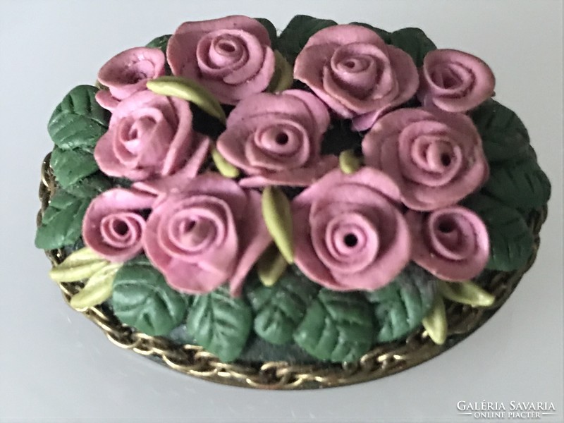 Rózsás kerámia bross, 4 x 3 cm
