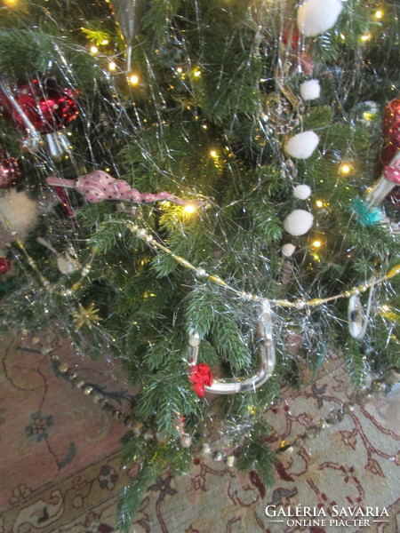 A unique collection of complete decorated Christmas trees, Christmas tree ornaments, Christmas vintage