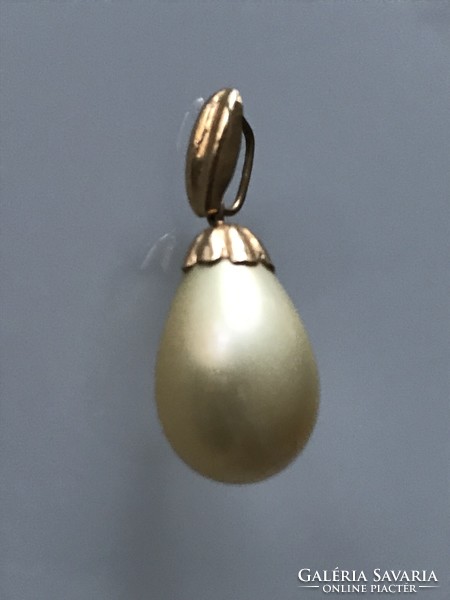 Pearl pendant in champagne color, 2.7 cm long
