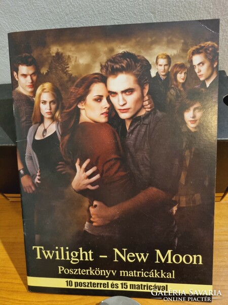 Twilight - new moon poster book with stickers