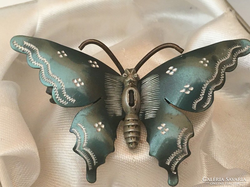 Butterfly pin - enamelled - with metal engraved decoration