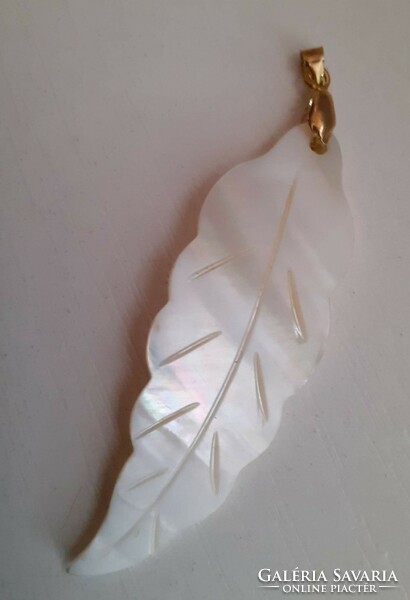 Old, beautiful condition, richly gilded, marked mother-of-pearl pendant in the shape of a leaf