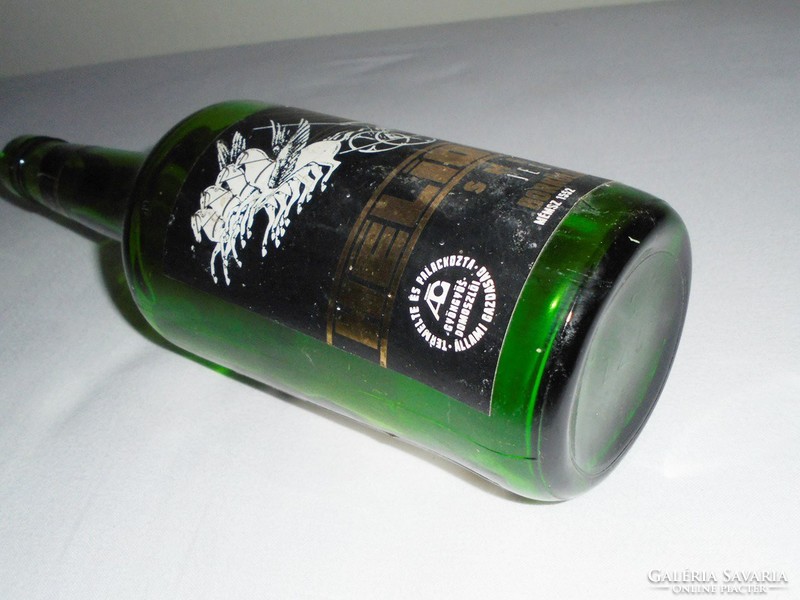 Retro HÉLIOSZ SHERRY üveg palack - Gyöngyös Domoszlói Állami Gazdaság - 1970-es évekből MONIMPEX exp