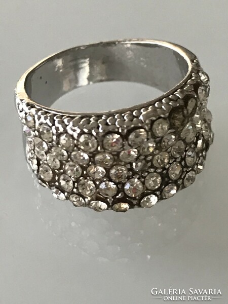 Stainless steel cocktail ring with brilliant crystals, 18 mm inner diameter