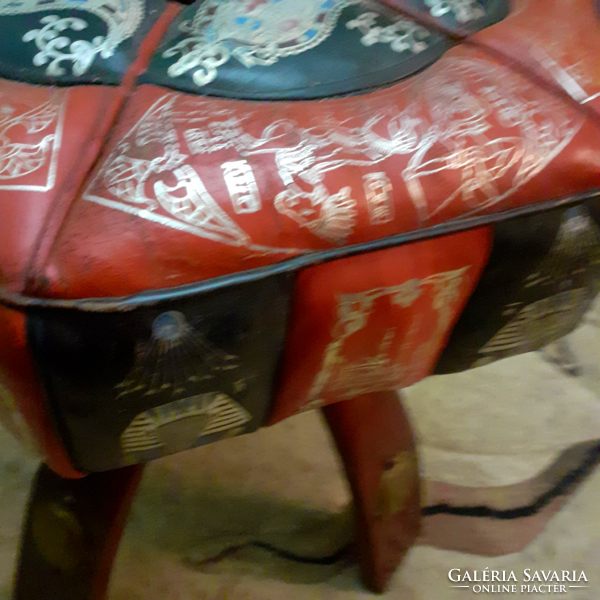 Copper veined Arabic seat pouf