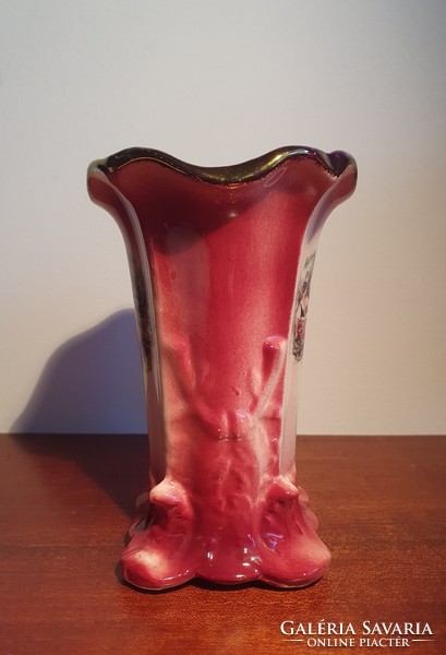 Csodás antik jelenetes fajansz váza, 16,5 cm