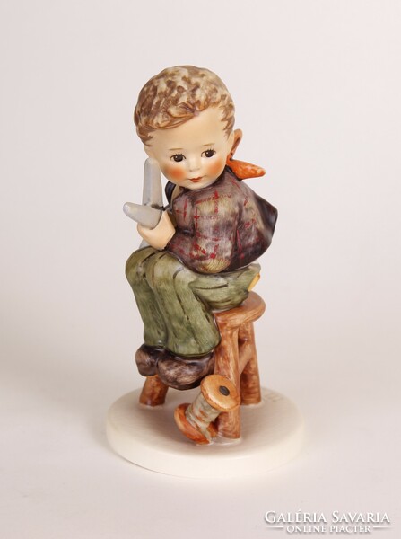 Kis szabó (Little tailor) - 15 cm-es Hummel / Goebel porcelán figura