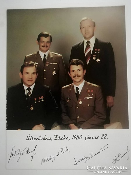Commemorative photo of the first Hungarian astronauts, signed Zánka 1980