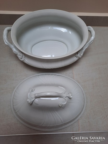 Large 12-person white Herend porcelain soup bowl with lid