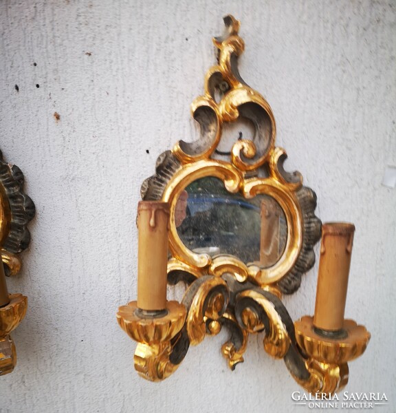 Antique Viennese baroque rococo style carved gilded wall arm wall lamp in a pair, with mirror. 1800-