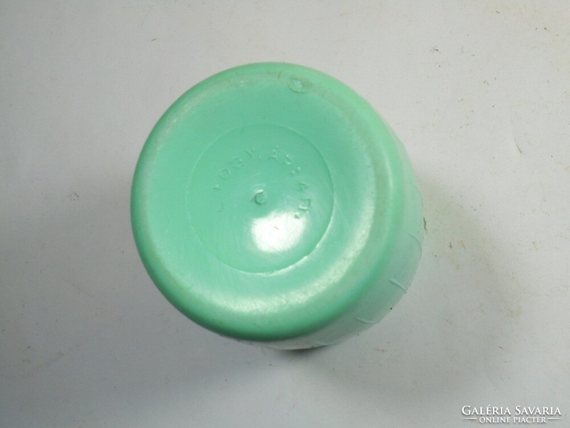 Retro old green plastic bathroom toothbrush cup from the 1970s at the bottom: sold out. Price: 4 ft