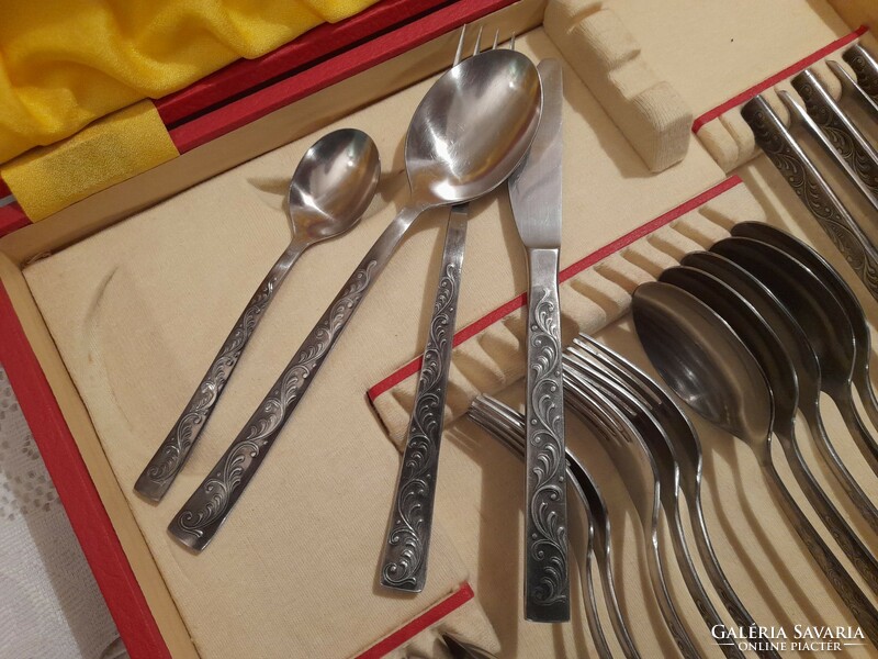 Cutlery set in one box
