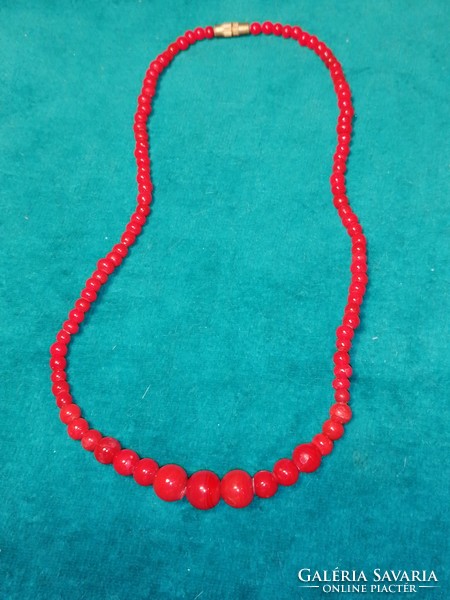 Old red glass bead string (591)