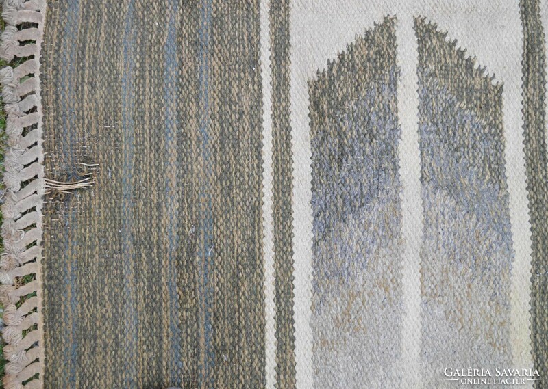 Németh Éva gyapjú szőnyeg. 170 x 250 cm.