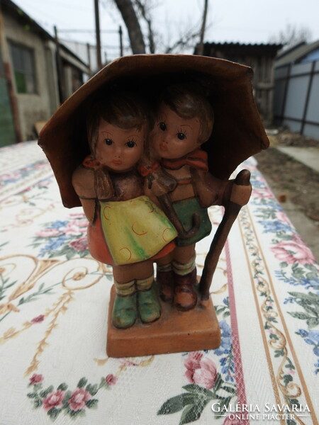 Gyerekek az esernyő alatt - antik jelzett kerámia figura - Made in Hungary
