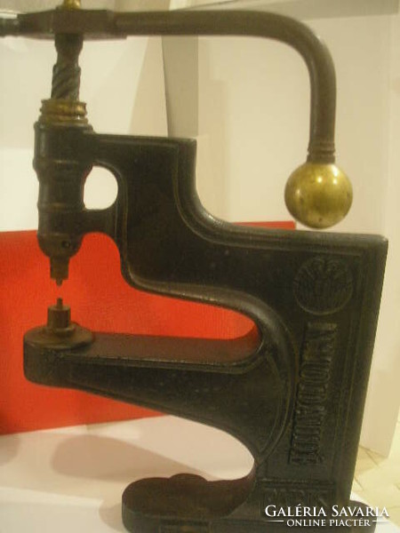 E-M13 Antik Paris golyós prés érem ékszerész fegyvermesternek leárazva ritkaság 1800 -as évekbeli