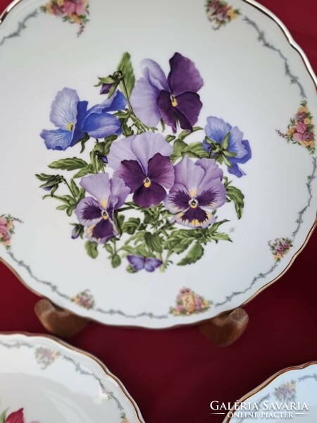 Royal Albert angol II. Erzsébet anyakirálynő kedvenc virágai sorozatból  tányér árvácska rózsa