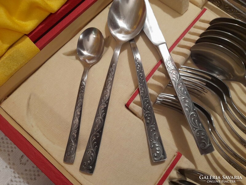 Cutlery set in one box