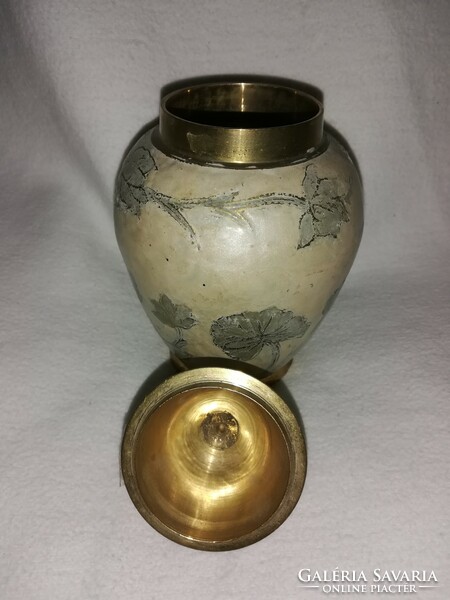 Large-sized lidded vase with partition enamel, copper