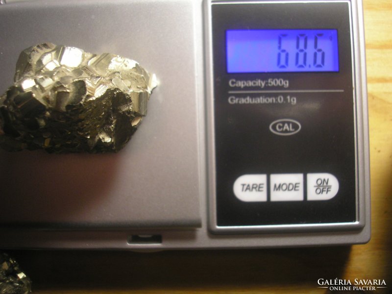 U2 Arany tartalmú ? ékszerkészítéshez is Pirit csatolva az ékszerkészítés 68,6 gr ezüstbe építhető