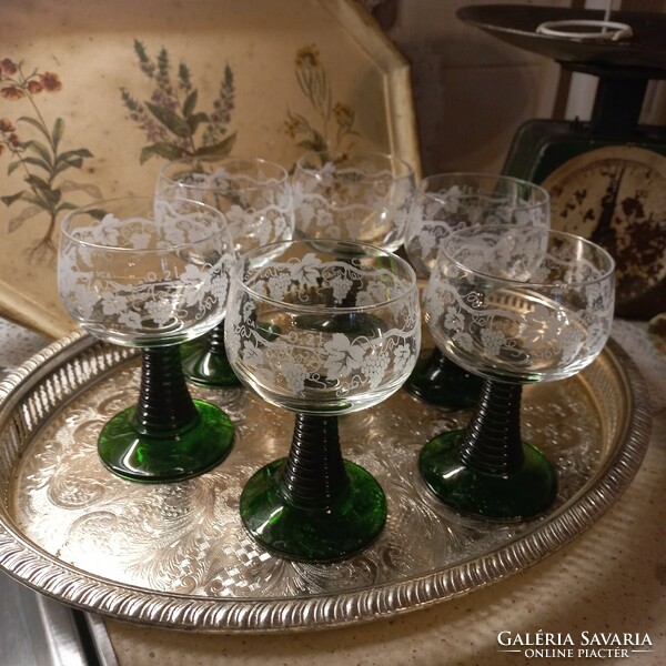 6 quality wine glasses