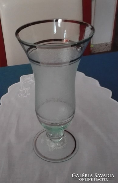 Üveg váza, 21.5 cm magas