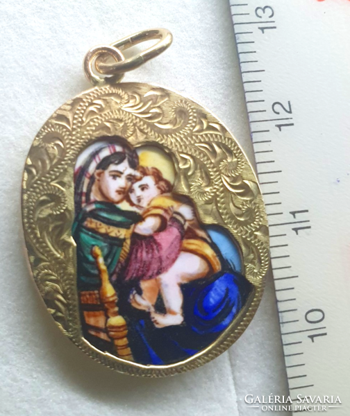 Mary's pendant in a gold frame