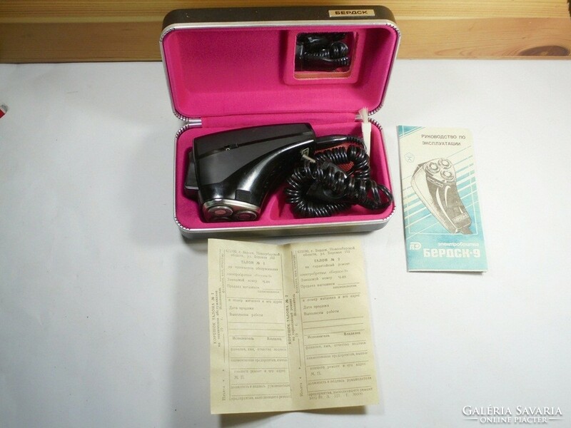 Retro old Soviet Russian working cccp electric shaver in original case with description