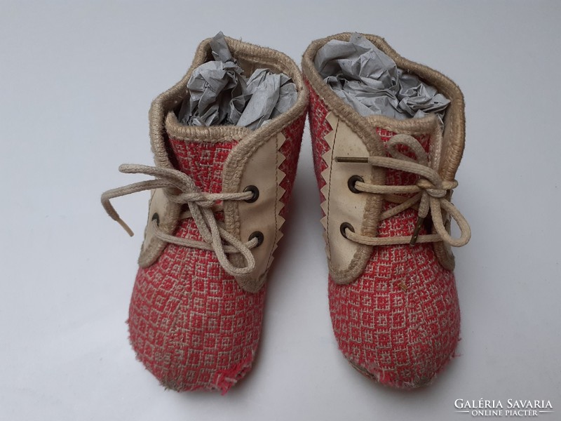 Retro babacipő vintage gyerekcipő régi cipő dekoráció