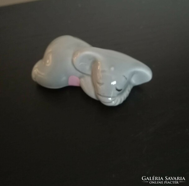 Porcelán figura, kicsi elefántok