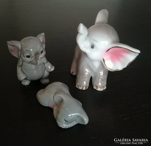 Porcelán figura, kicsi elefántok