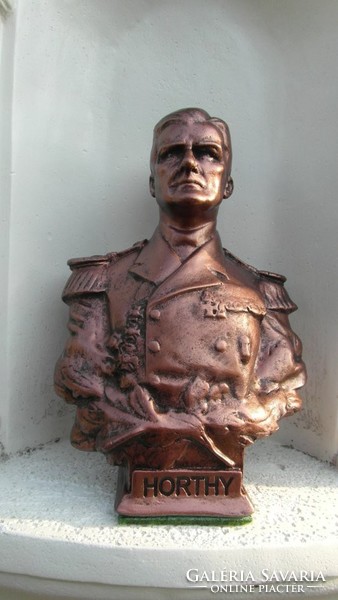 Horthy Miklós szobor