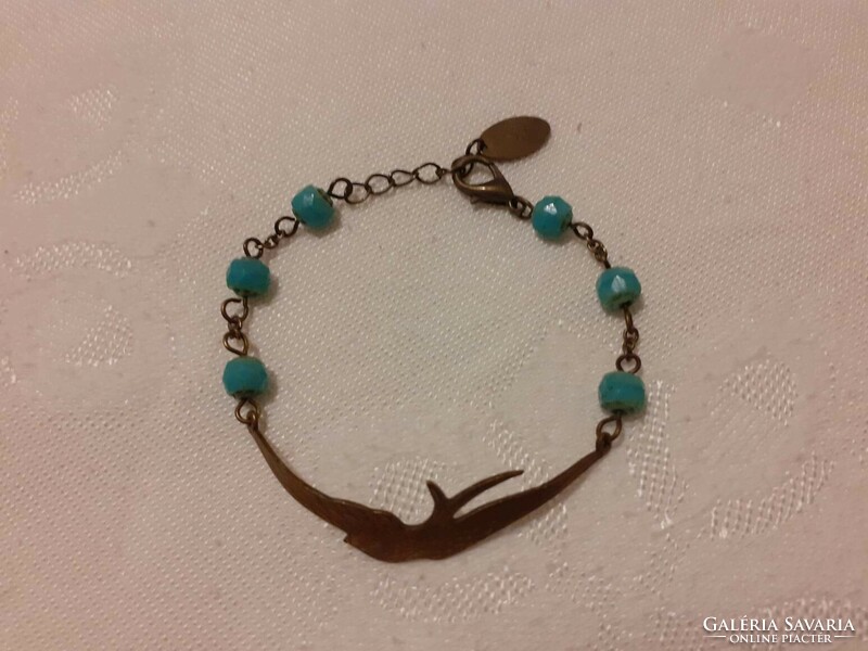 ﻿﻿A charming, vintage bracelet