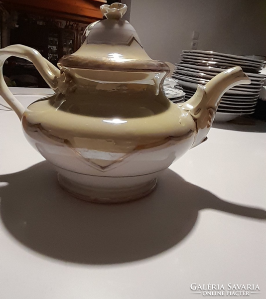 Antique teapot in the condition shown in the pictures