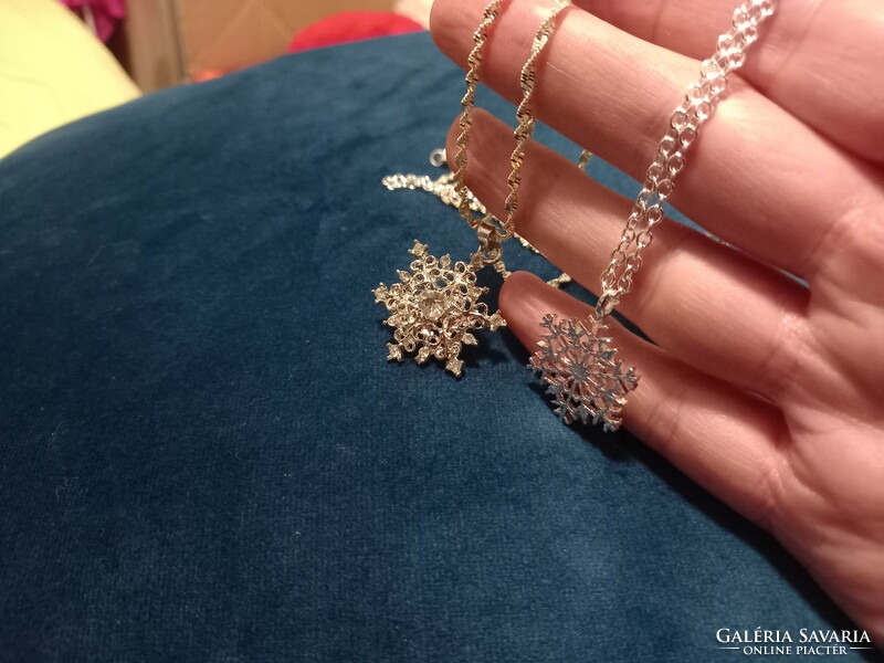 Snowflake silver pendant