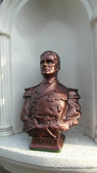 Statue of Miklós Horthy