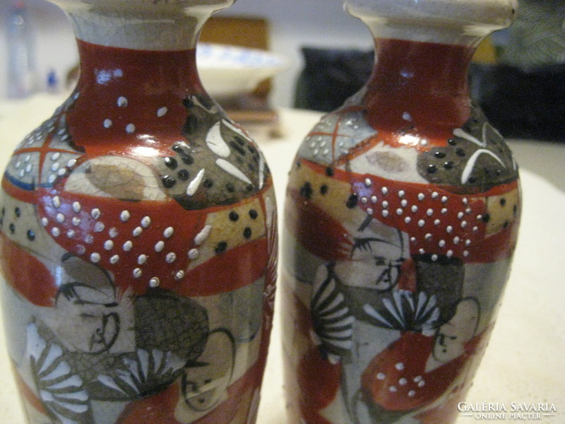 Pair of Japanese, hand-painted vases, 16 cm