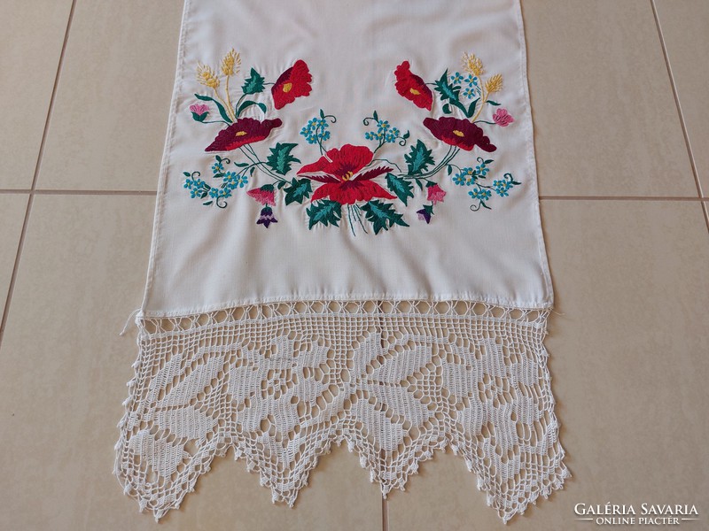 Old table running poppy wildflower pattern crochet embroidered tablecloth
