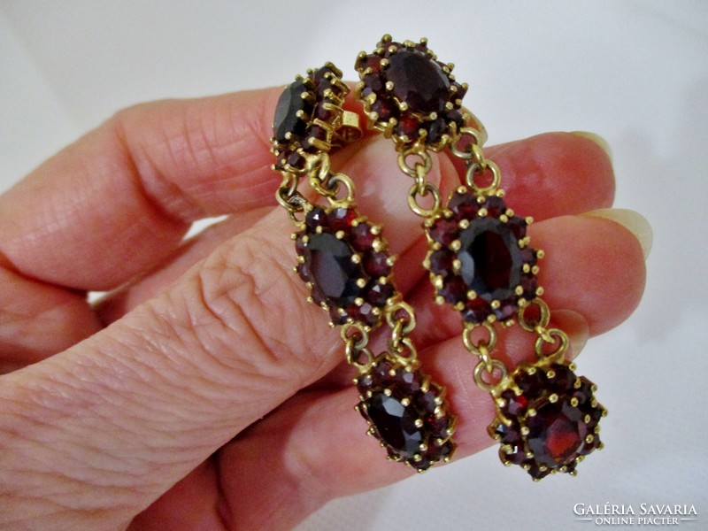 Wonderful unique garnet earrings with 14kt gold clasp