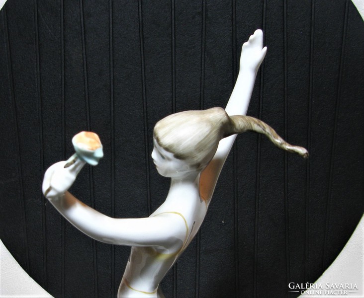 Gymnast girl in retro raven house i.O. Porcelain 27 cm